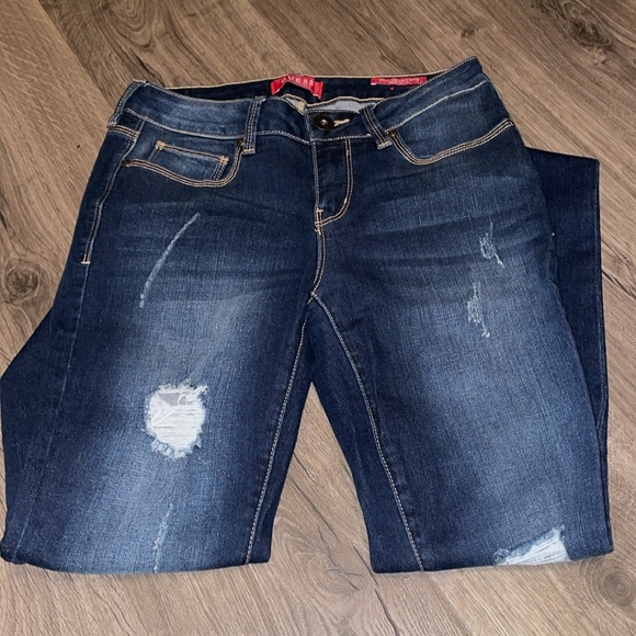 Guess jeans, size 28, like new! - Picture 2 of 4